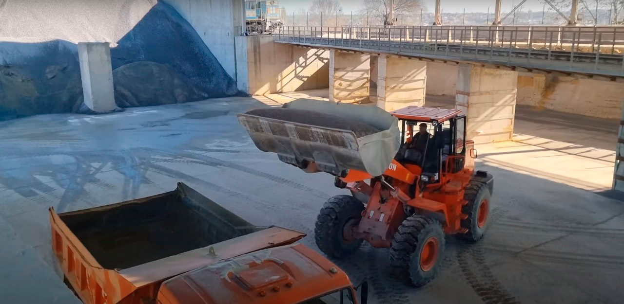 Производство и подача керамзитобетона техникой завода ЛП Бетон